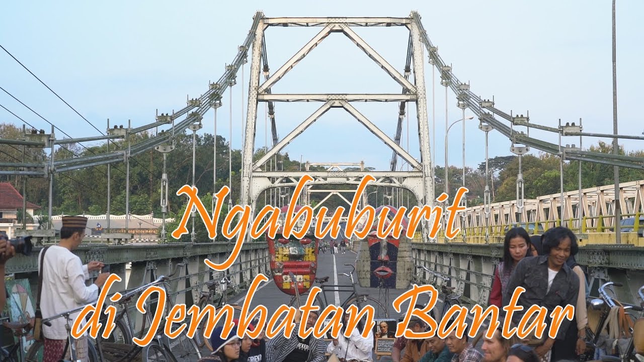 Ngabuburit Bareng Bule di Jembatan Bantar