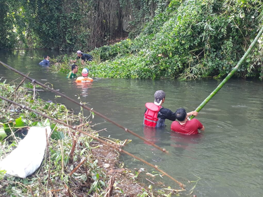 500 an WARGA SLEMAN LAKUKAN BERSIH SUNGAI SERENTAK DI 10 TITIK SUNGAI