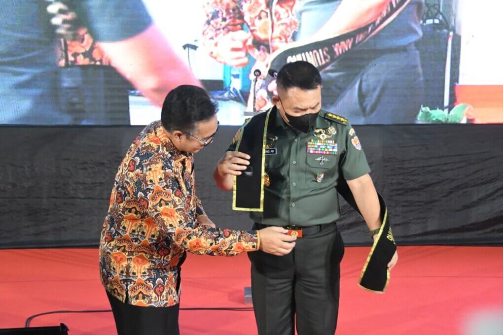 BKKBN Kukuhkan KSAD Jenderal Dudung Jadi Duta Bapak Asuh Anak Stunting Indonesia