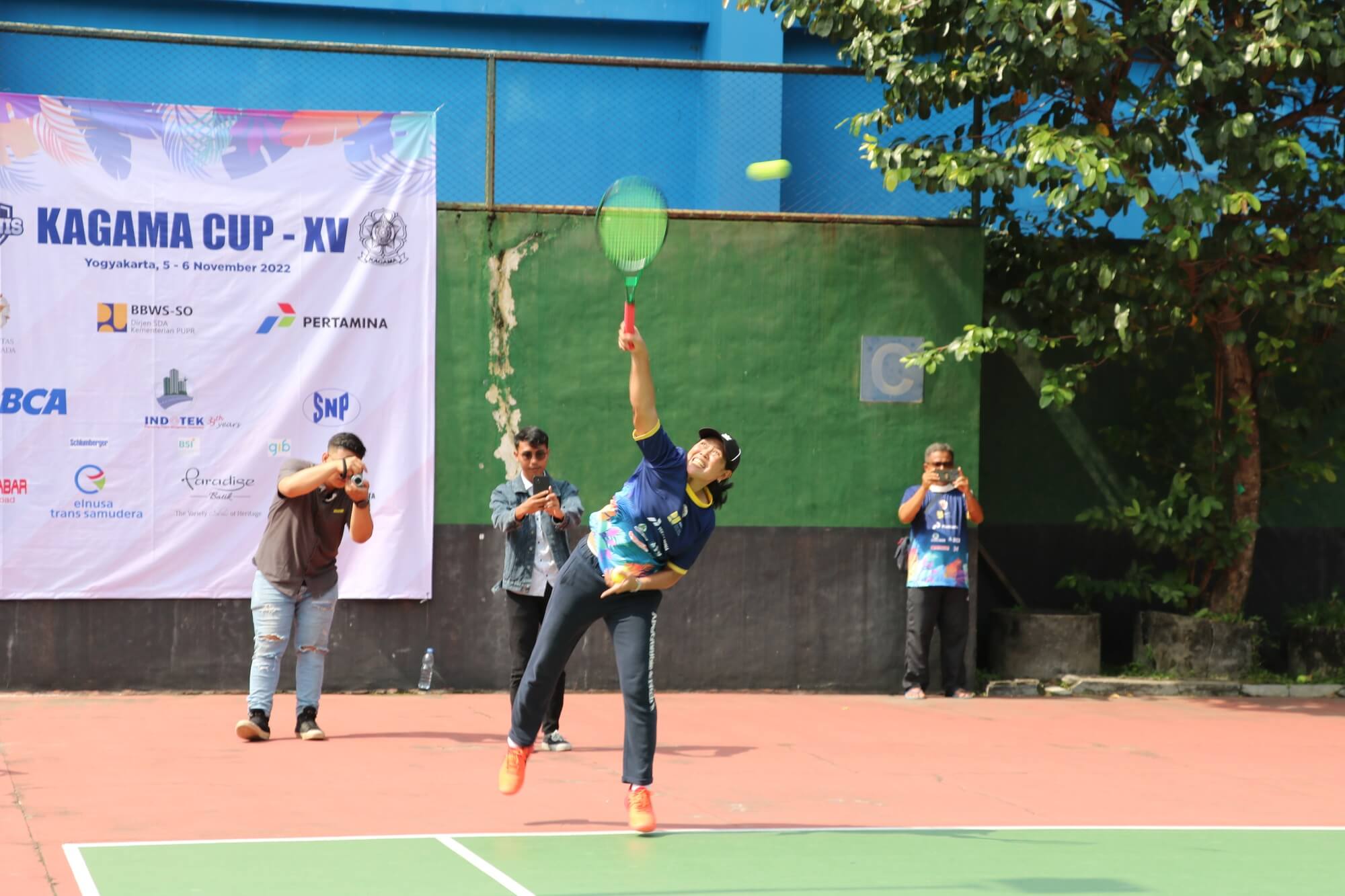 Yayuk Basuki Meriahkan Pertandingan Tenis Kagama Cup XV