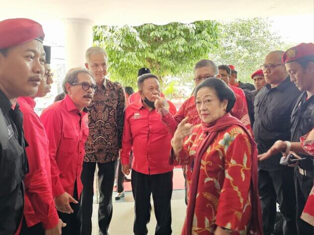Didampingi Ganjar dan Hasto, Bu Mega Injakkan Kaki di Kantor PDIP Yogyakarta