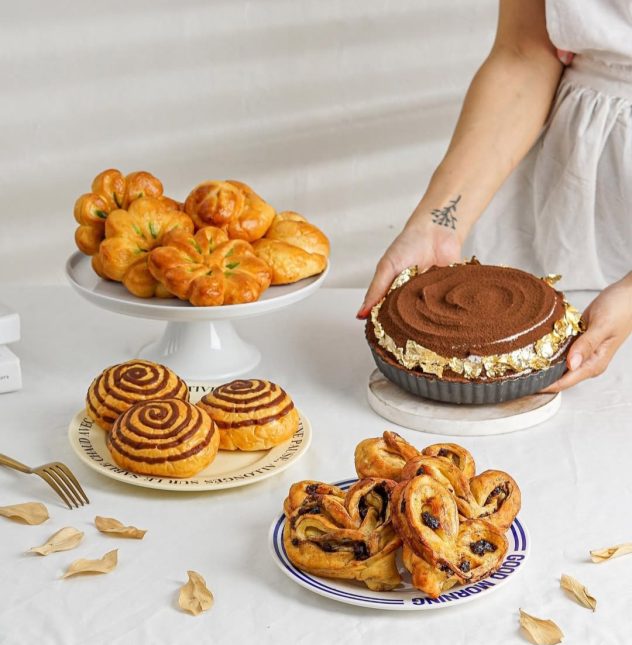 Aneka menu desset dan cake pilihan di Bake To The Moon (tangkapan layar instagram @baketothemoon.id)