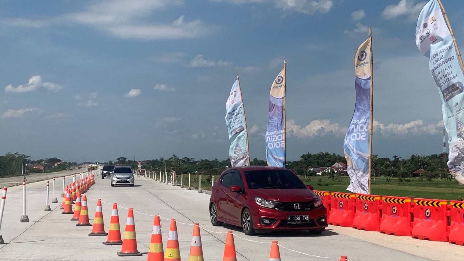 Dapatkan Sertifikat Laik Operasi, PT Jasamarga Jogja Solo Operasikan Jalan Tol Segmen Klaten-Prambanan Tanpa Tarif (image source: jmj)