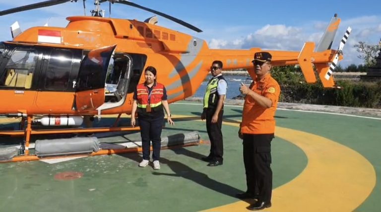 Lagi, Pendaki Asal Belanda Jatuh di Rinjani Dievakuasi Tim SAR dengan Helikopter