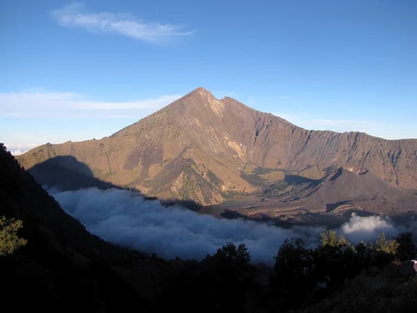 2 WNA Jatuh di Rinjani, Jalur Pendakian Pelawangan Ditutup Sementara