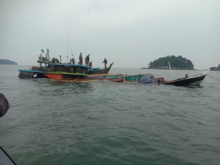 Aksi Cepat TNI AL dan Tim SAR Selamatkan Kapal Nyaris Tenggelam di Perairan Posek