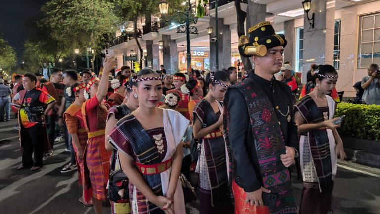 Padati Jalan Malioboro, Warga Batak Jadi Rebutan Wisatawan untuk Berfoto