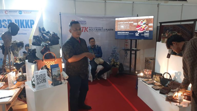 Kreativitas Mahasiswa Vokasi Tembus Panggung Jogja Fashion Week 2025